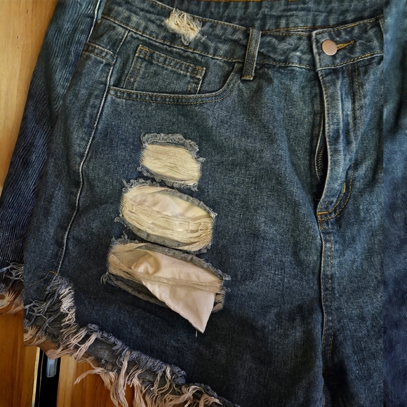 SHEIN Frayed high rise denim shorts Size 0XL Like New - Picture 5 of 6
